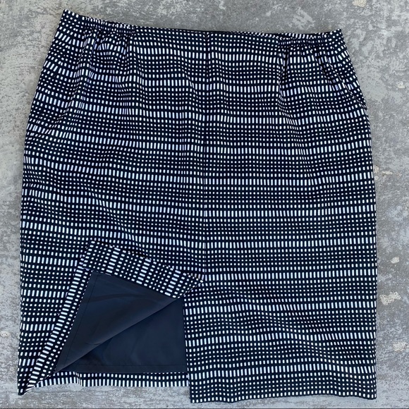 SOLD 2/$16 Jones Studio Black and White Striped Skirt - Picture 4 of 10